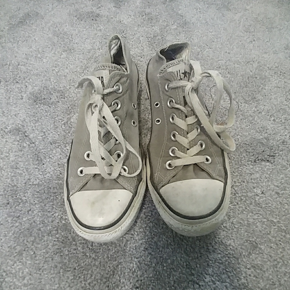Bundle of two pairs of old converse